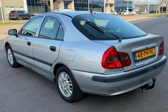 Mitsubishi Carisma (2004) thumbnail 4