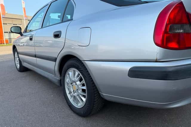 Mitsubishi Carisma (2004) thumbnail 5
