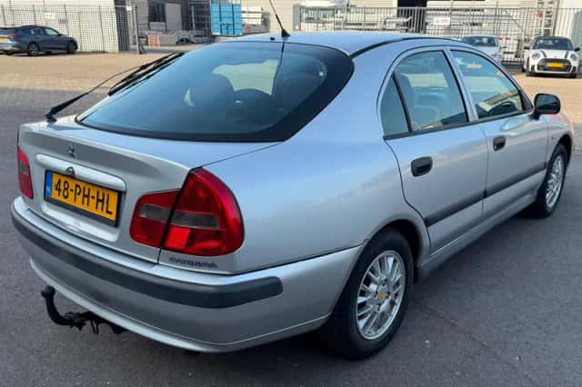 Mitsubishi Carisma (2004) thumbnail 6
