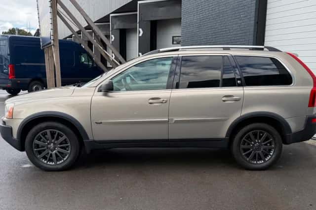Volvo XC90 (2004) thumbnail 3