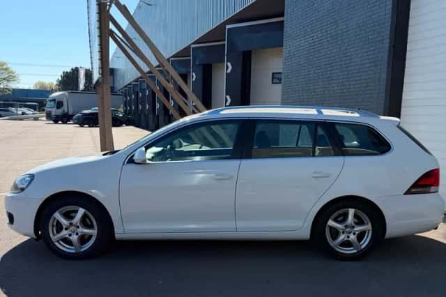 Volkswagen Golf (2012) thumbnail 3