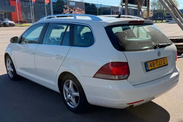 Volkswagen Golf (2012) thumbnail 4