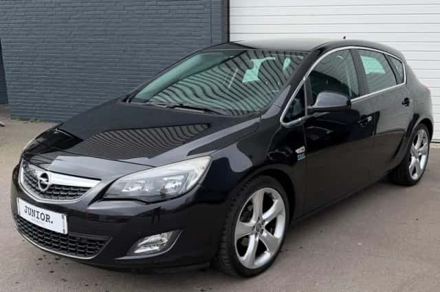 Opel Astra (2011) thumbnail 2