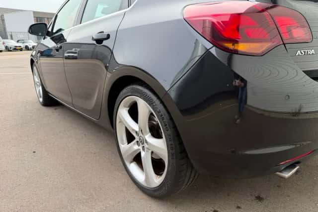 Opel Astra (2011) thumbnail 5