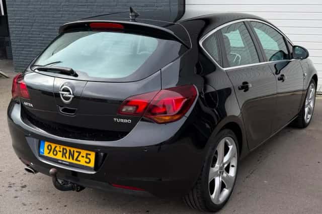 Opel Astra (2011) thumbnail 6