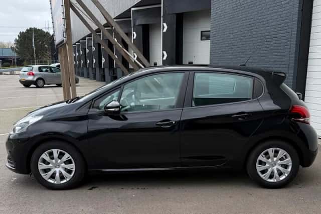 Peugeot 208 (2017) thumbnail 3