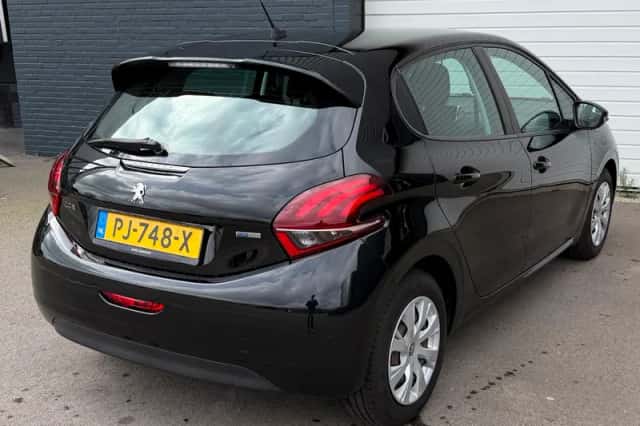 Peugeot 208 (2017) thumbnail 6