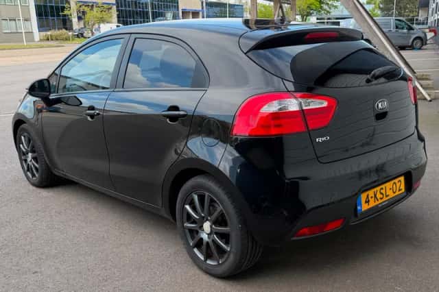 Kia Rio (2014) thumbnail 4