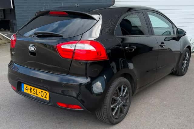 Kia Rio (2014) thumbnail 5