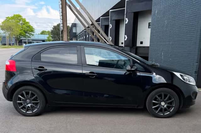 Kia Rio (2014) thumbnail 6