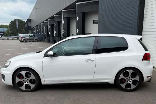 Volkswagen Golf (2010) thumbnail 3