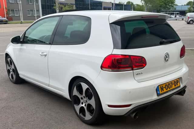 Volkswagen Golf (2010) thumbnail 4