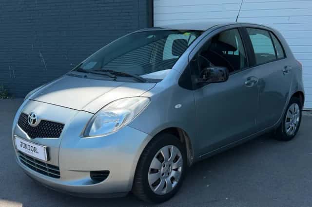 Toyota Yaris (2006) thumbnail 2