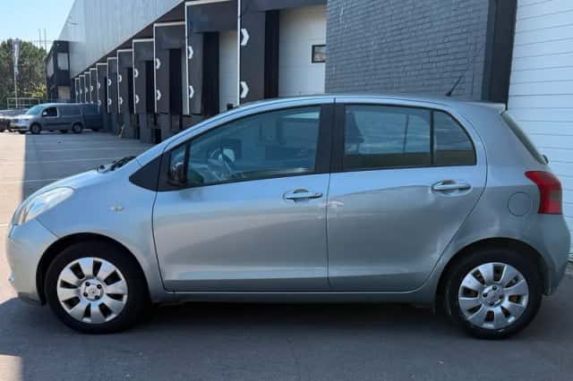 Toyota Yaris (2006) thumbnail 3