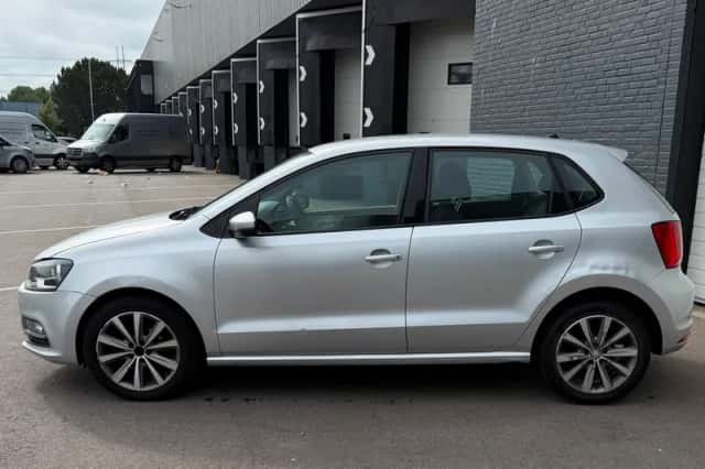 Volkswagen Polo (2016) thumbnail 3
