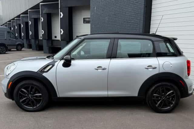 MINI Countryman (2012) thumbnail 3