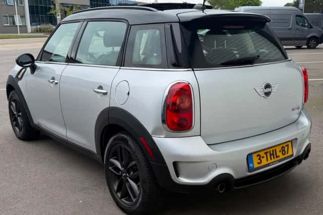 MINI Countryman (2012) thumbnail 4