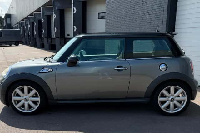 MINI Cooper S (2008) thumbnail 3