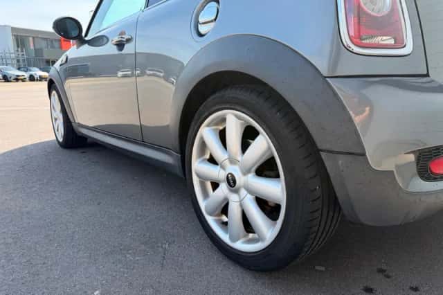 MINI Cooper S (2008) thumbnail 5