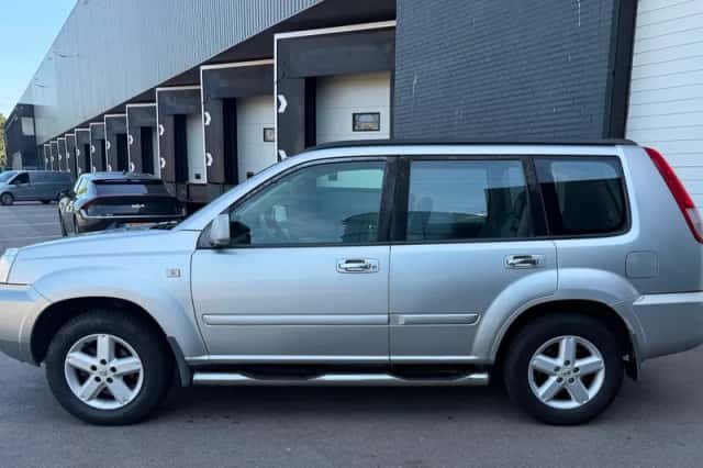 Nissan X-Trail (2005) thumbnail 3