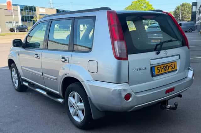 Nissan X-Trail (2005) thumbnail 4