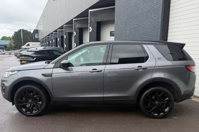Land Rover Discovery Sport (2015) thumbnail 3
