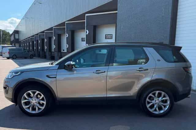Land Rover Discovery Sport (2017) thumbnail 3