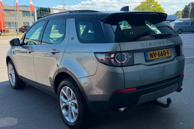 Land Rover Discovery Sport (2017) thumbnail 4