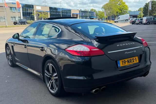 Porsche Panamera (2009) thumbnail 4