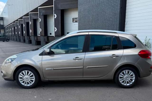 Renault Clio (2010) thumbnail 3
