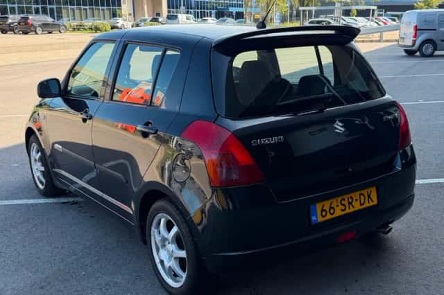 Suzuki Swift (2006) thumbnail 4