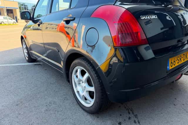 Suzuki Swift (2006) thumbnail 5