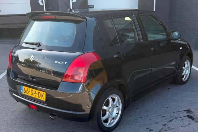 Suzuki Swift (2006) thumbnail 6