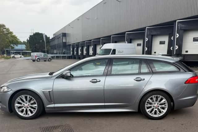 Jaguar XF (2014) thumbnail 3