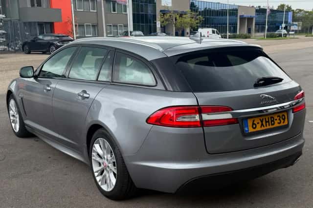 Jaguar XF (2014) thumbnail 4