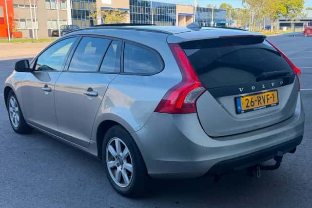 Volvo V60 (2011) thumbnail 4