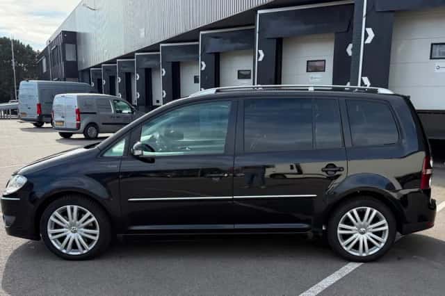 Volkswagen Touran (2009) thumbnail 3