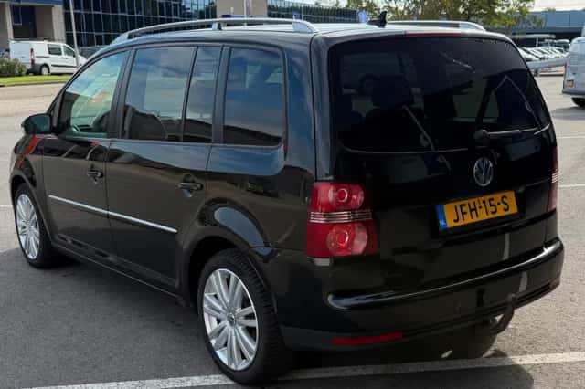 Volkswagen Touran (2009) thumbnail 4
