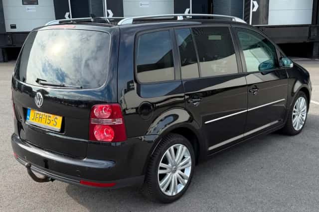 Volkswagen Touran (2009) thumbnail 5