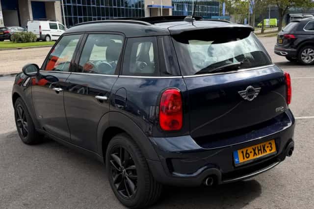 MINI Countryman (2012) thumbnail 4