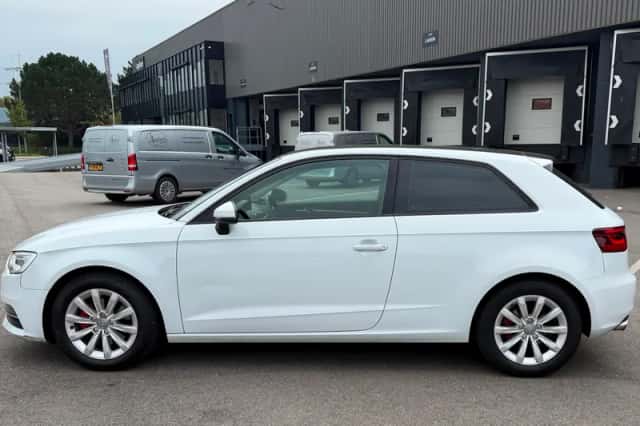 Audi A3 (2012) thumbnail 3