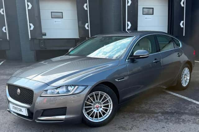 Jaguar XF (2017) thumbnail 1