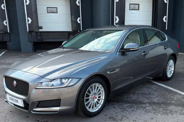 Jaguar XF (2017) thumbnail 2