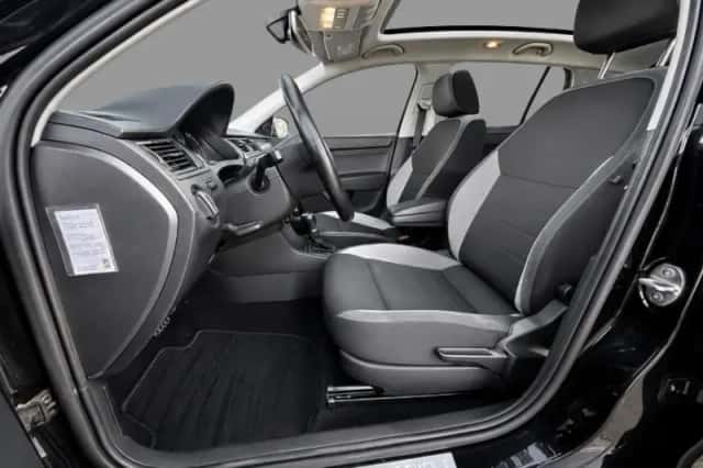 Škoda Rapid (2016) thumbnail 6