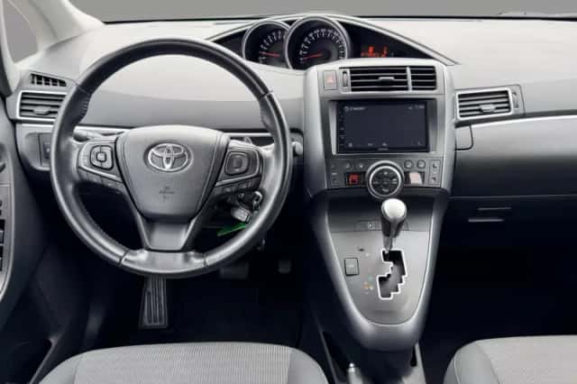 Toyota Verso (2017) thumbnail 3