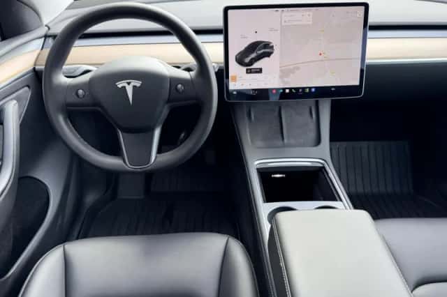 Tesla Model Y (2021) thumbnail 4