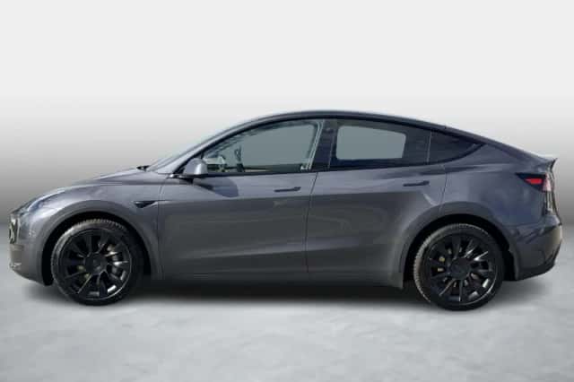 Tesla Model Y (2021) thumbnail 5