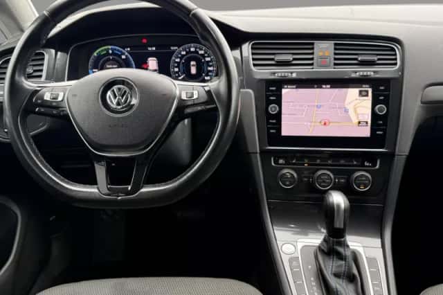 Volkswagen E-Golf (2020) thumbnail 4