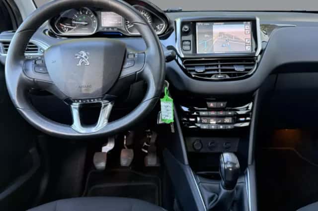Peugeot 208 (2012) thumbnail 3