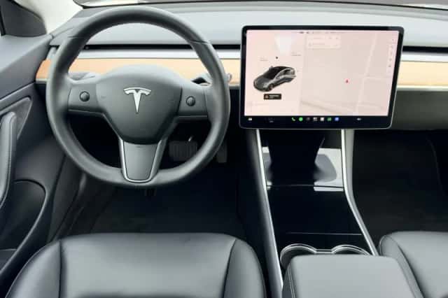 Tesla Model 3 (2019) thumbnail 4